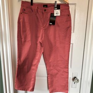 Lee “Poppy” Mid-Rise Capri NWT Size 14
